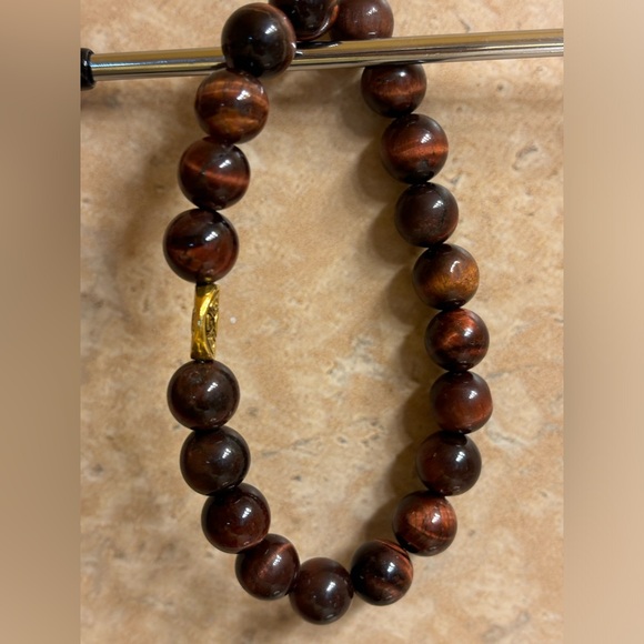 Hand crafted unisex stretch bracelet burgundy red tiger eye gold tone focal 8 in - Picture 3 of 7